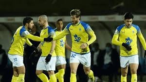 NBA：湖人险胜勇士詹姆斯30+